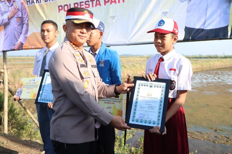Bakti Sosial !! Kapolresta Pati Meriahkan Hari Bhayangkara ke 78
