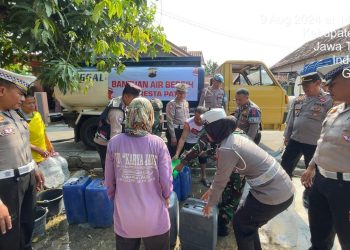 Masyarakat Butuh Distribusi Air Bersih, Kini Satlantas Polresta Pati Hadir