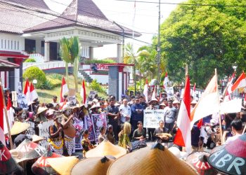 Ratusan Petani Aksi di Temui Sejumlah Anggota DPRD Pati