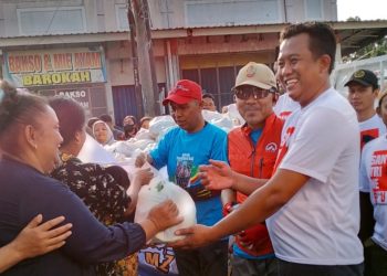 Dekengane Rakyat Hadir! Paslon Budi – Novi Gowes Bersama Santri Gus Ghofur
