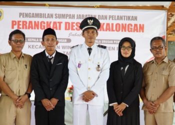 Kades Pekalongan Ukhwatur Roi Lantik Dua Pejabat Baru