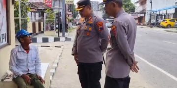Kapolres Rembang Apresiasi Tukang Cukur Difabel