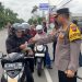 Berbagi Takjil, Polres Rembang Disambut Antusias Masyarakat
