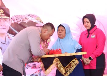 Derai Air Mata di Rumah Baru, Kisah Haru Bedah Rumah Ibu Sumarmi