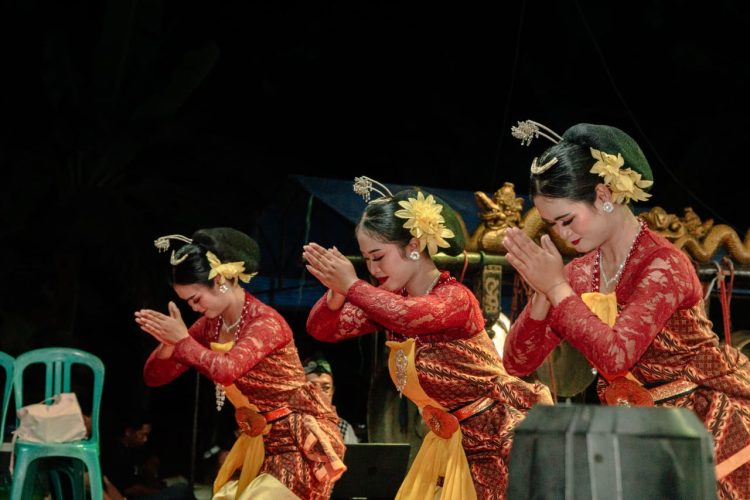 Perekat Sosial, Kades Dukuhseti Bilang Tradisi Wayang Kulit