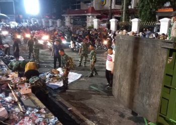 Soliditas TNI dan Rakyat Lewat Aksi Bersih Kota