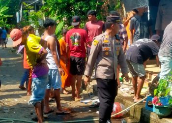 Gara – Gara Bakar Sampah, Satu Rumah Hampir Ludes