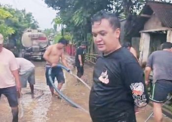 Banjir dan Lumpur Tak Padamkan Semangat Warga Dengkek, Bos JL Datangkan Air Bersih