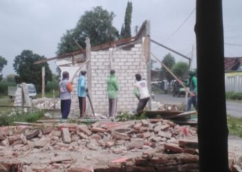 Ruko di Depan Lapangan Sepak Bola Dibongkar, Ada Apa ?