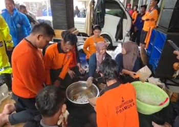 Stakeholder Terkait dan Warga Pulihkan Dampak Longsor di Desa Damarwulan