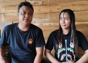 Solidaritas di Tengah Banjir, Sekdes Dengkek dan Bos JL Bagikan 300 Nasi Bungkus ke 100 KK