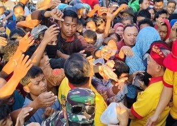 Takjil Gratis di Perempatan Jago Jadi Magnet Warga, Semangat Toleransi Terlihat Nyata