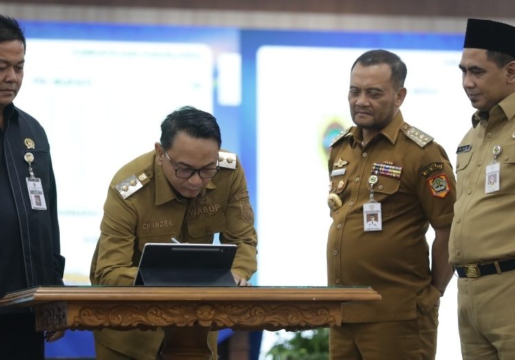 Dialog Antikorupsi KPK, DPRD dan Bupati Se-Jateng Kompak Teken Pakta Integritas